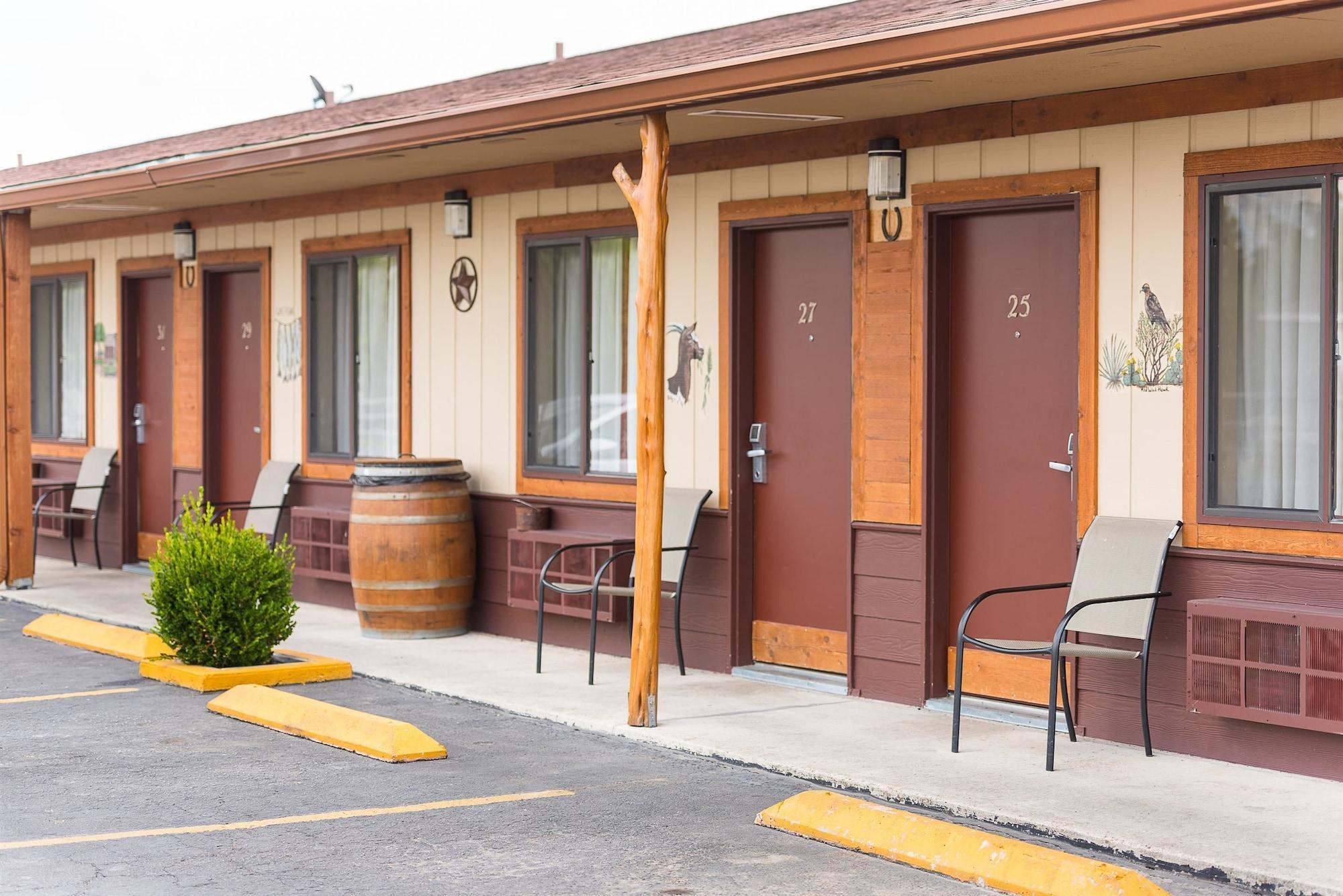 Americas Best Value Inn - Legend'S Inn Junction Exterior photo